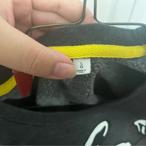 Snoopy Graphic Women's Sweater - Black - Picture 5 of 6